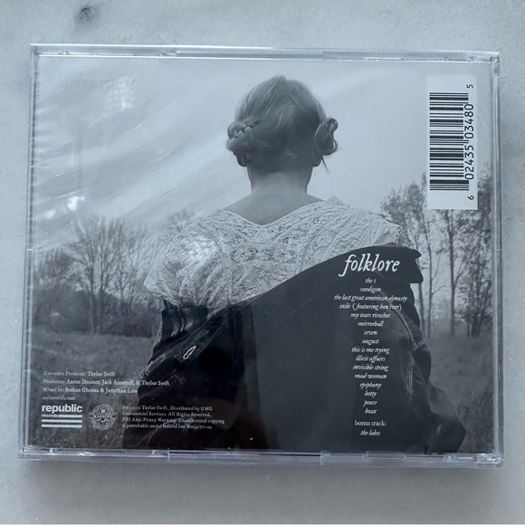 NEW Taylor Swift Signed folklore CD - Picture 2 of 4
